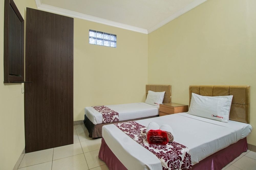 Reddoorz Plus @ Karet Setiabudi Jakarta Kültér fotó