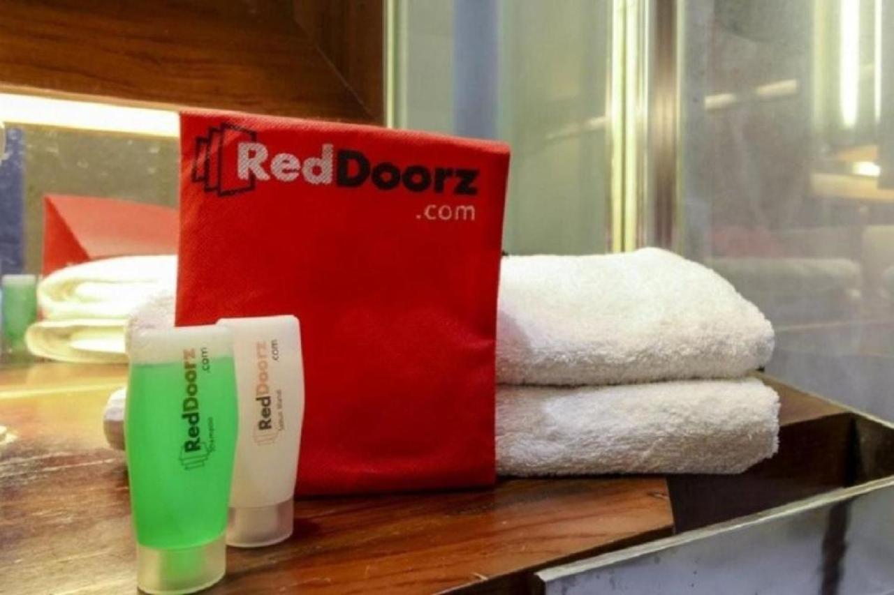 Reddoorz Plus @ Karet Setiabudi Jakarta Kültér fotó